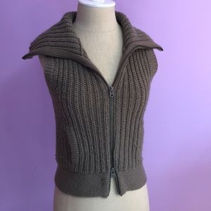 AE knit vest